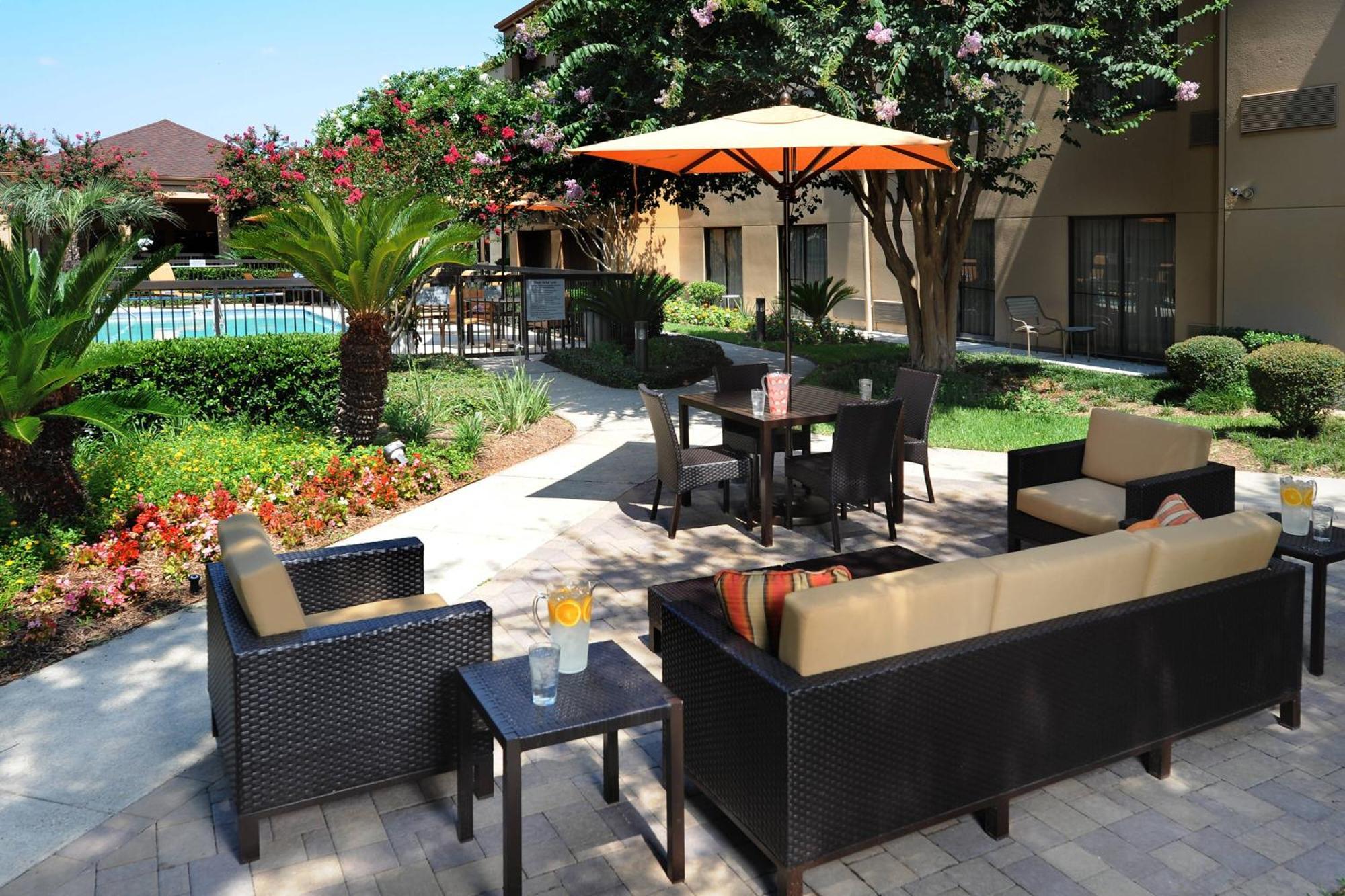 Courtyard By Marriott Houston Hobby Airport Facilidades foto