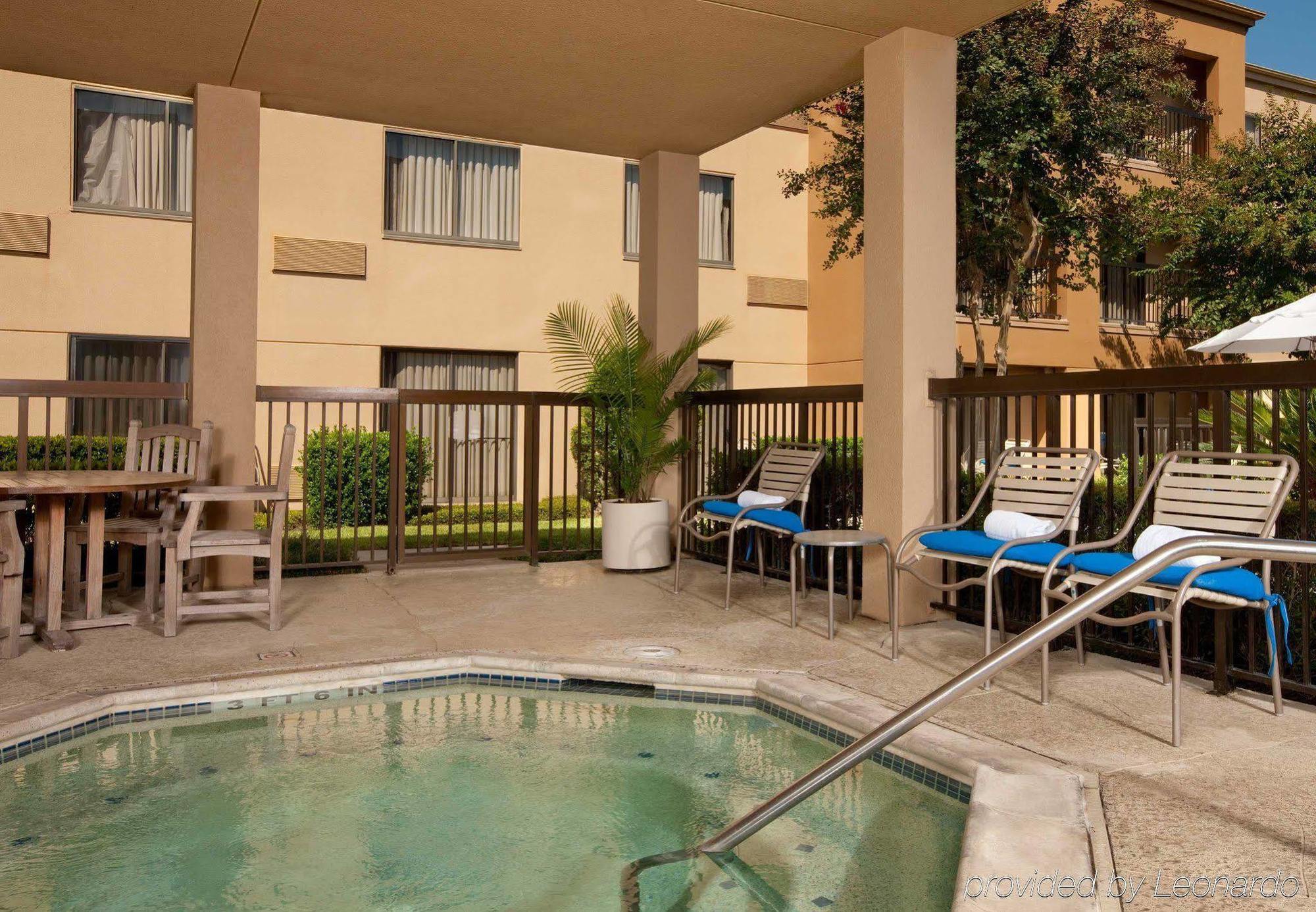 Courtyard By Marriott Houston Hobby Airport Exterior foto
