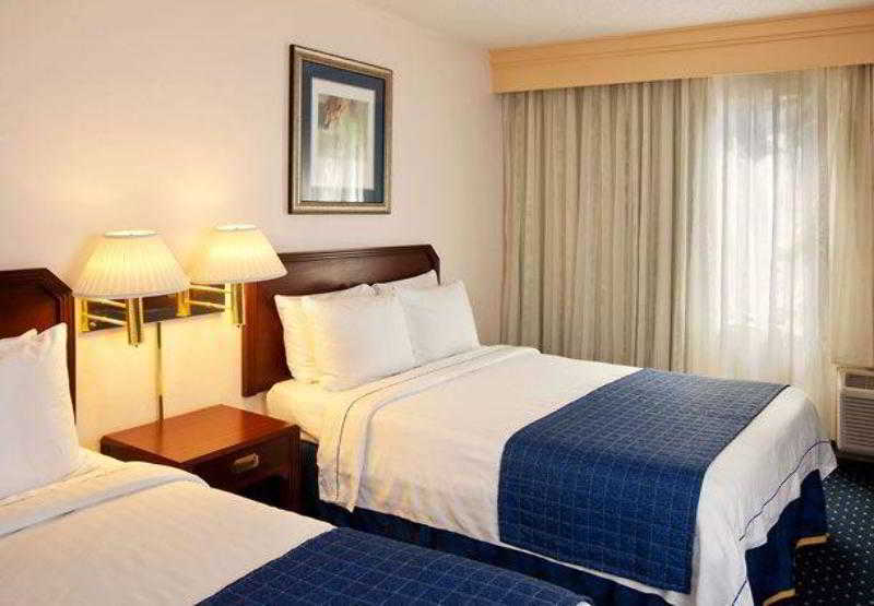 Courtyard By Marriott Houston Hobby Airport Exterior foto